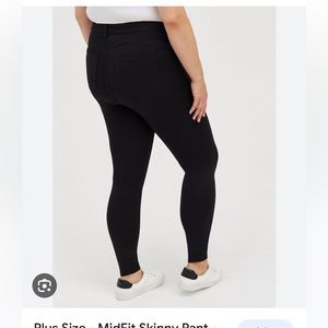 Torrid midfit skinny pant- luxe ponte black size 16